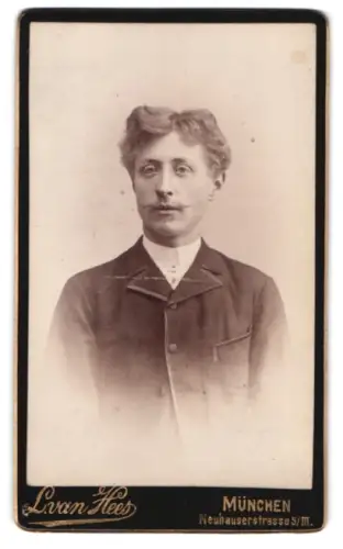 Fotografie L. van Hees, München, Neuhauserstrasse 5 /III, Porträt eines Mannes