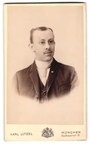 Fotografie Karl Lützel, München, Dachauerstr. 19, Porträt eines Herrn