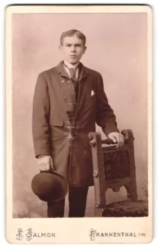 Fotografie F. Salmon, Frankenthal, Westliche Ringstrasse 78, Porträt eines jungen Mannes