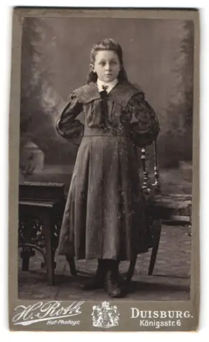 Fotografie H. Roth, Duisburg, Königstr. 6, Porträt eines jungen Mädchens