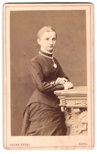 Fotografie Oscar Spörl, Gera, Schleizer Strasse 16, Porträt einer Dame