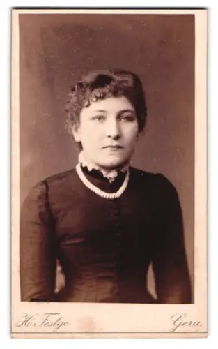 Fotografie Heinrich Festge, Gera, Sorge 13, Portrait einer Frau