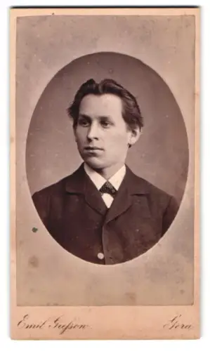 Fotografie Emil Giessow, Gera, Adelheid-Str. 1, Porträt eines jungen Mannes