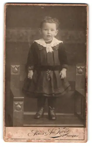 Fotografie Atelier Ad. Kolle, Göttingen, Prinzenstrasse 18, Kind in elegantem Kleid