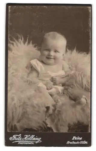Fotografie Fritz Helbsing, Peine, Breite Strasse 33/34, Portrait eines lächelnden Kleinkindes