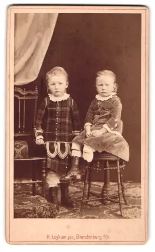 Fotografie H. Leykum jun., Brandenburg a.H., Hauptstrasse 19, Porträt zweier Kinder