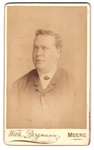 Fotografie Wilh. Bergmann, Moers, Klosterstrasse 168, Porträt eines Mannes