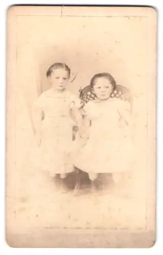 Fotografie C. Menzel, Gadebusch, Zwei Kinder in elegantem Kleid