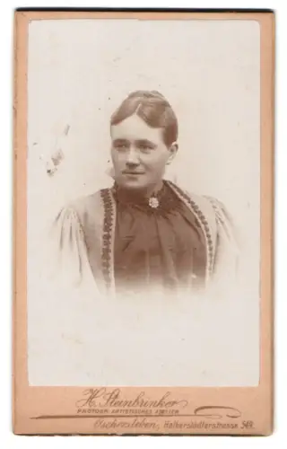 Fotografie H. Steinbrinker, Oschersleben, Halberstädterstrasse 549, Porträt einer Frau