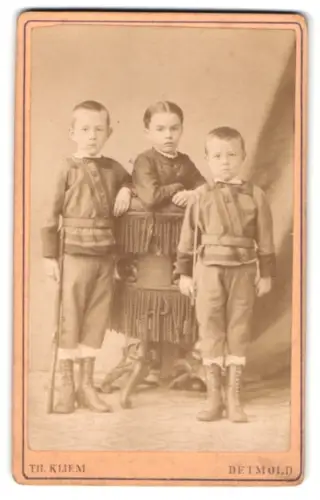 Fotografie Th. Kliem, Detmold, Rosenthal Strasse 28, Drei Jungen in Uniform