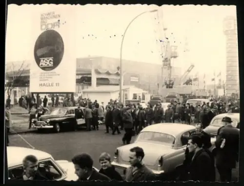 Fotografie Magdeburg, Ausstellung für Baumaschinen & Nutzfahrzeuge, Haupteingang am Sowjetischen Pavillon