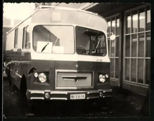 Fotografie Lastwagen, Jugoslawischer Fischverkaufs - LKW