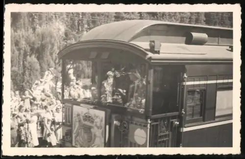Fotografie unbekannter Fotograf, Ansicht Nunawading / Australien, Eisenbahn-Waggon m. Wappen des Vereinigten Königreichs