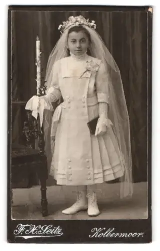 Fotografie F. H. Seitz, Kolbermoor, Kommunion eines Mädchens in festlicher Kleidung