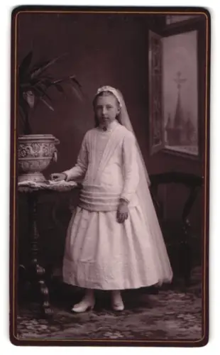 Fotografie Hemans & Pignoet, Bruges, Place Malleberg, Mädchen im weissen Kleid zur Kommunion