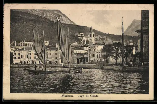 AK Maderno, Segelboot im Hafen