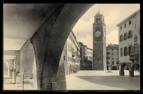 AK Riva sul Garda, Motiv im Ort mit Turmuhr