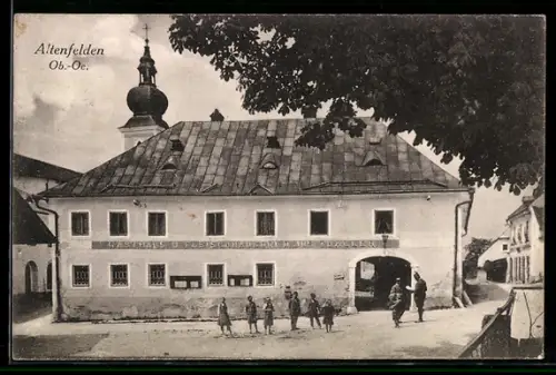AK Altenfelden /Ob. Öst., Gasthaus mit Kirche