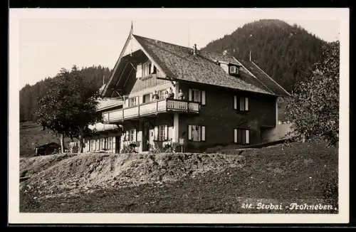AK Telfes, Frohneben Alpenwirtschaft mit Berg im Hintergrund