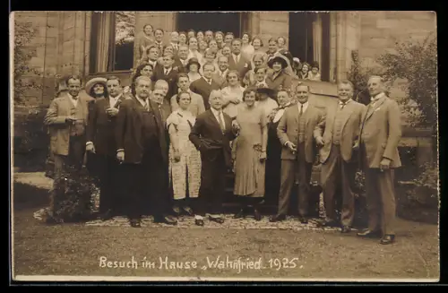 AK Gesellschaft mit Siegfried Wagner zu Besuch vor dem Hause Wahnfried 1925