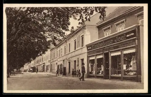 AK St. Leonhard / Lavanttal, Hauptplatz mit Kleiderhaus Jost und Tankstelle