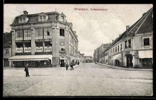 AK Weiden, Partie in der Sedanstrasse mit Baumwollwarengeschäft H. & C. Tietz