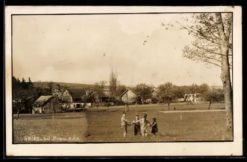 AK Gries bei Pram, Panorama mit Gehöften