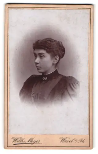Fotografie Wilh. Meyer, Wesel a. Rh., Baustrasse 642, Porträt einer Frau