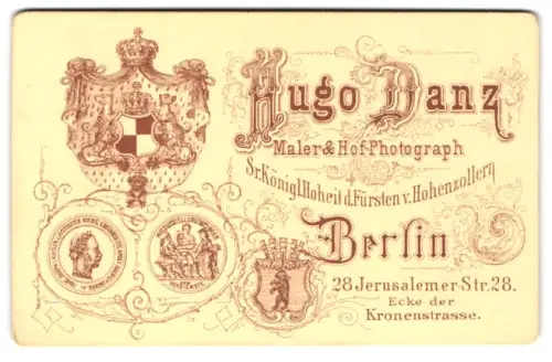 Fotografie Hugo Danz, Berlin, Jerusalemer Strasse 28, Berliner Wappen, Stilvoller Schriftzug des Fotografen