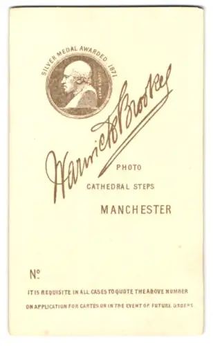 Fotografie Warwick Brookes, Manchester, Porträt einer Dame, Handschriftlicher Fotografenname, Silver Medal Award 1871