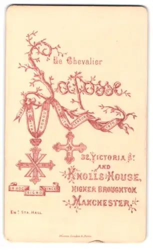 Fotografie LaFosse, Manchester, Victoria St 32, Name des Ateliers geformt aus einem Ast, Schleife mit Kreuz