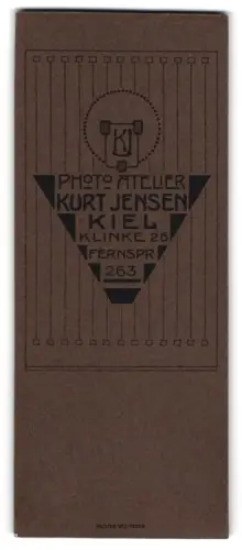 Fotografie Kurt Jensen, Kiel, Klinke 26, Monogram des Fotografen, Adresse in gestuftem Design mit filigranen Linien