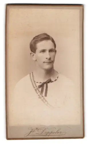 Fotografie Jb. Deppeler, Bern, Marktgasse 46, Schweizer Turner mit Band