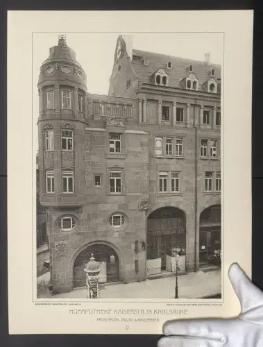 Fotografie Lichtdruck Carl Ebner, Stuttgart, Ansicht Karlsruhe, Hofapothke in der Kaiserstrasse, Grossformat 44 x 32cm