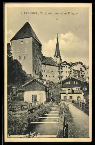 AK Kitzbühel /Tirol, Ortspartie mit dem alten Pfleghof, Kirchturm