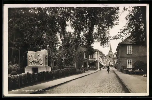 AK Aurich, Burgstrasse mit Ehrenmal, Kirche, Musikalienhandlung