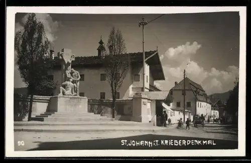 AK St. Johann i.T., Kriegerdenkmal mit Strasse