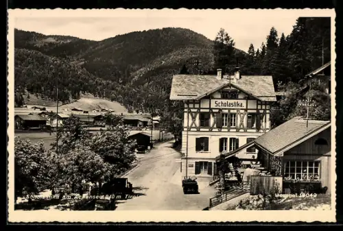AK Scholastika am Achensee, Hotel Scholastika mit Strasse und Bergpanorama