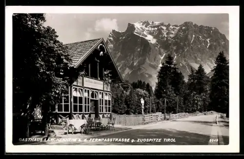 AK Lermoos /Tirol, Gasthaus Lärchenheim mit Fernpassstrasse u. Zugspitze