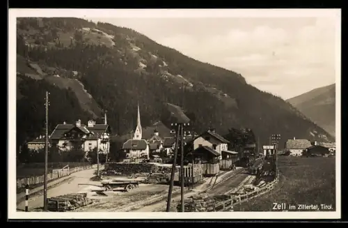 AK Zell im Zillertal, Bahnhof und Dorf mit Kirche, Bergpanorama