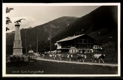 AK Landl /Tirol, Postgasthof, Kriegerdenkmal, Kuhherde