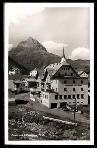 AK Galtür /Tirol, Alpenhaus und Kirche vor Ballunspitze