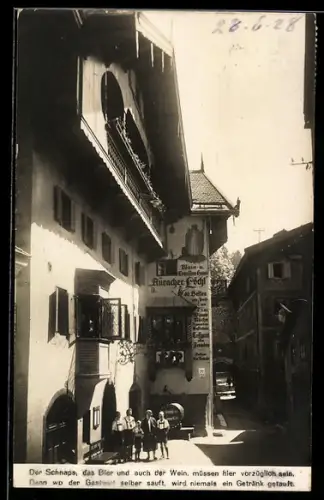 AK Kufstein /Tirol, Auracher Löchl, Hausfassade in Gasse