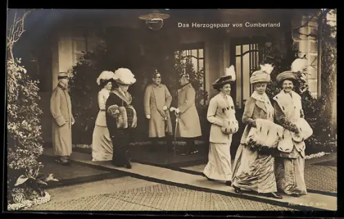 AK Herzogspaar von Cumberland, Soldaten m. Pickelhaube