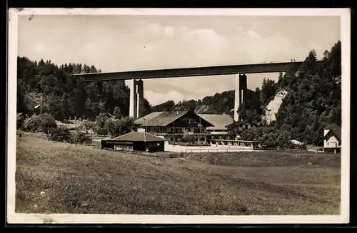 AK Mühltal, Gasthaus-Pension Bruckmühle am Fusse der Mangfallbrücke der Reichsautobahn