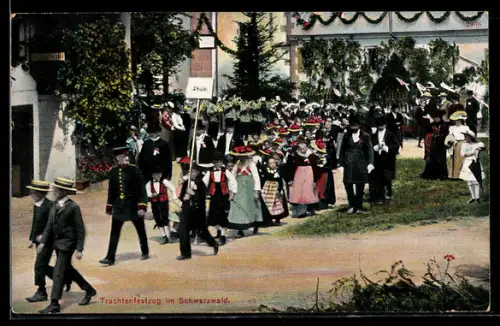 AK Ein Trachtenfestzug im Schwarzwald