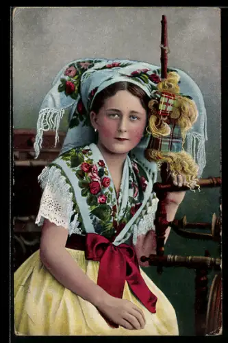 AK Spreewälderin in Tracht am Spinnrad