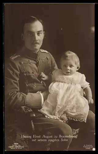 AK Ernst August Herzog von Braunschweig mit seinem jüngsten Sohne