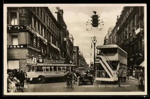 AK Berlin, Friedrich-, Ecke Leipziger Strasse mit Geschäften und Bussen