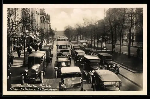 AK Berlin, Verkehr Unter den Linden an der Charlottenstrasse, Autos, Strassenbahn, Passanten